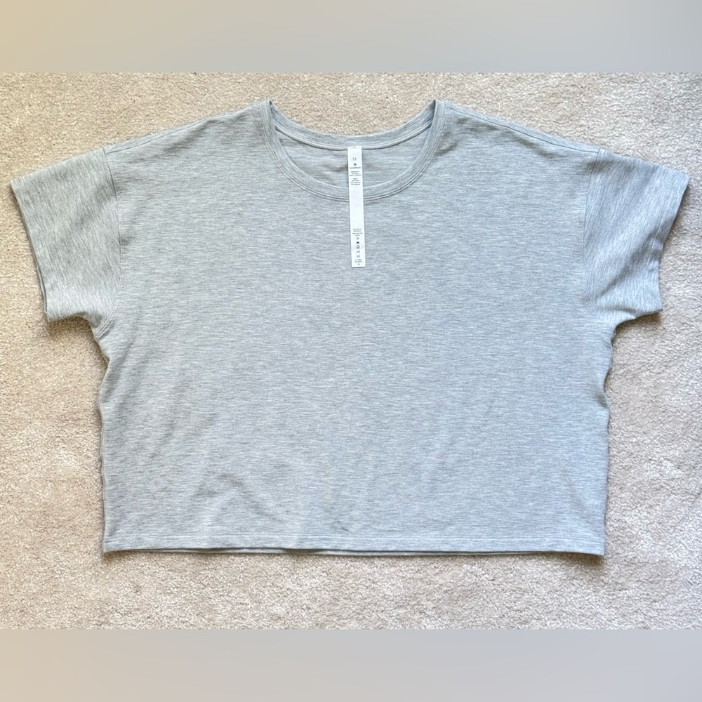 Lululemon Women's Gray Cropped Short Sleeve T Shirt Tee Size 12 NWOT